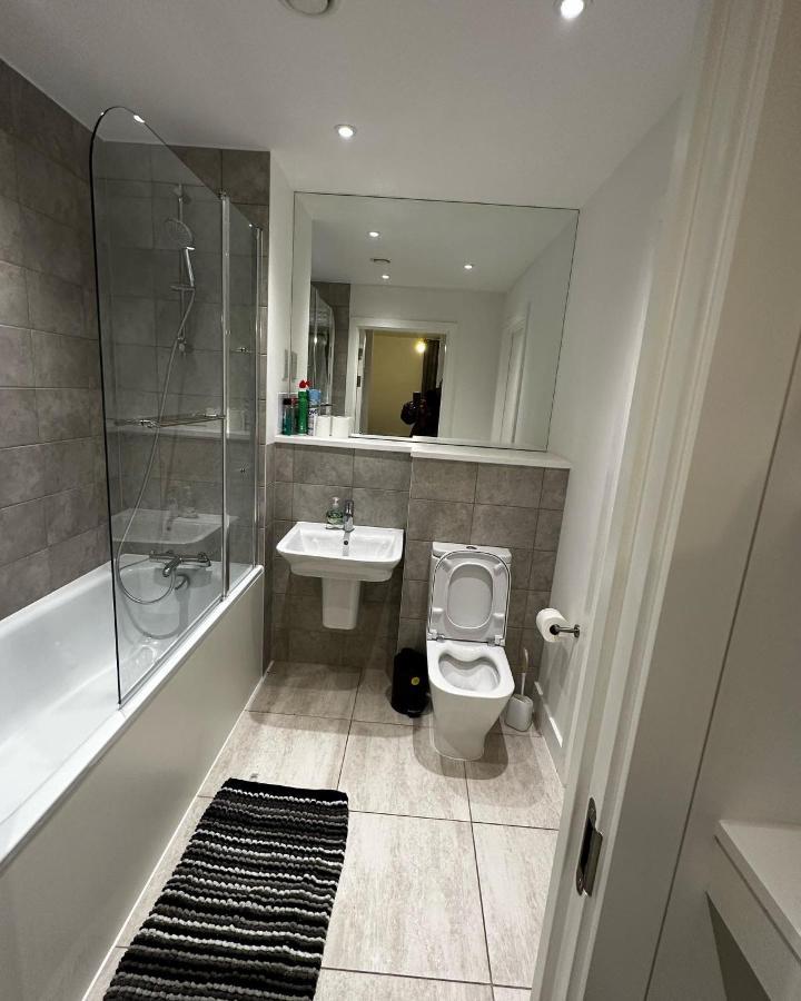 Luxury 2 Bedrooms Apartment バーキング エクステリア 写真