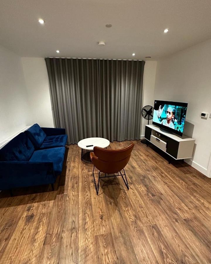 Luxury 2 Bedrooms Apartment バーキング エクステリア 写真