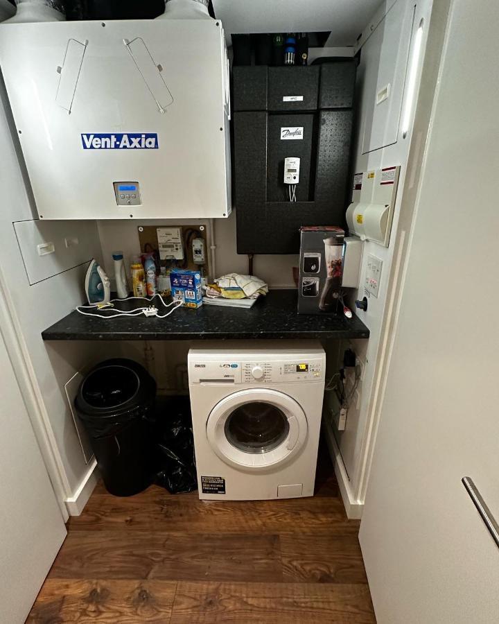 Luxury 2 Bedrooms Apartment バーキング エクステリア 写真