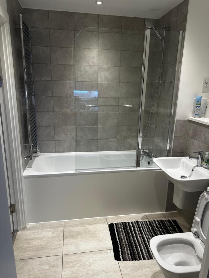 Luxury 2 Bedrooms Apartment バーキング エクステリア 写真